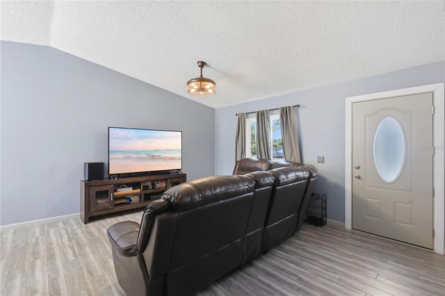 215 WALNUT AVENUE, Orange City, FL 32763