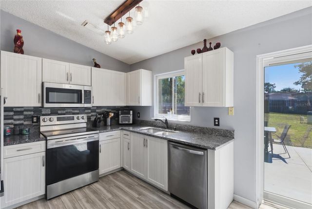 215 WALNUT AVENUE, Orange City, FL 32763