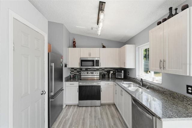 215 WALNUT AVENUE, Orange City, FL 32763