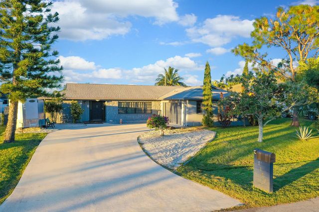 1149 SE Menores Avenue, Port St. Lucie, FL 34952