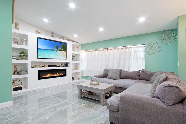 1149 SE Menores Avenue, Port St. Lucie, FL 34952