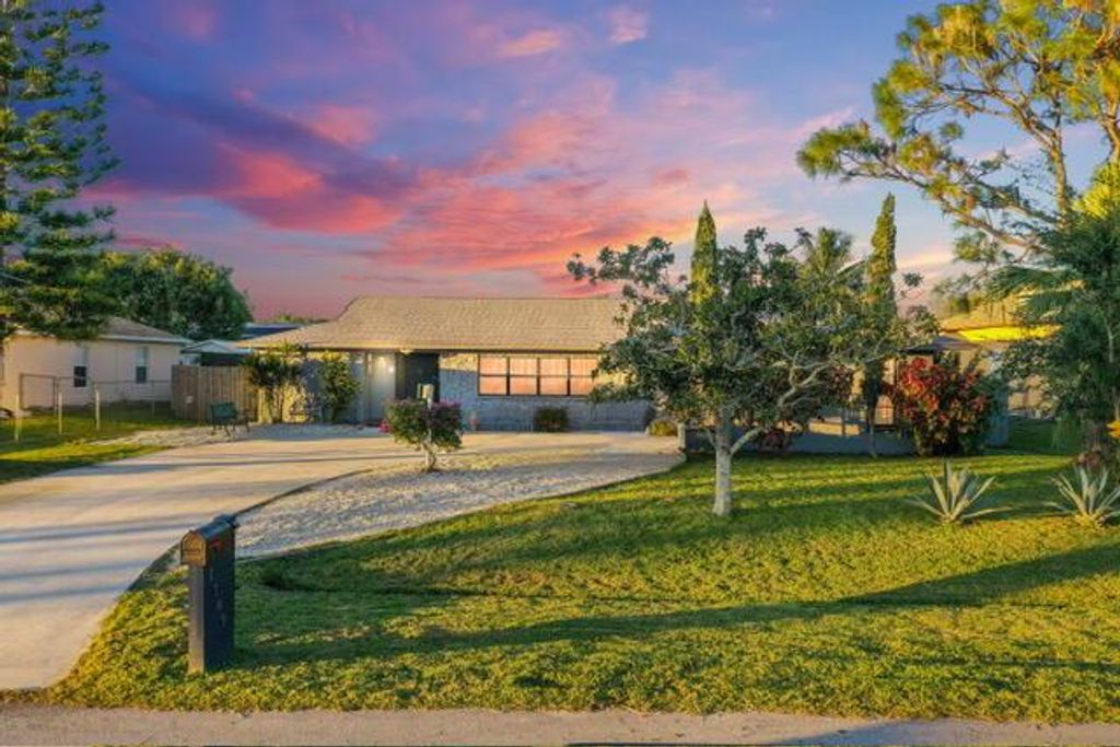 1149 SE Menores Avenue, Port St. Lucie, FL 34952