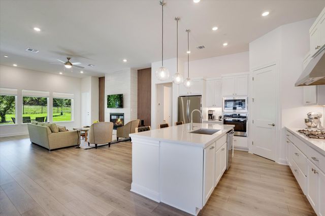 916 Pear Tree LN, Austin, TX 78737