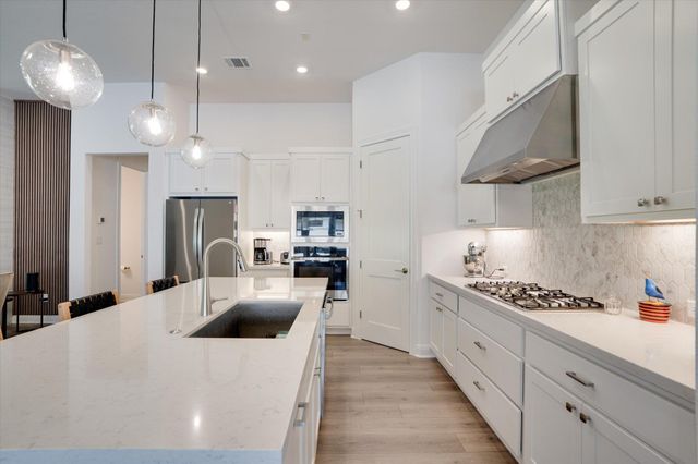 916 Pear Tree LN, Austin, TX 78737