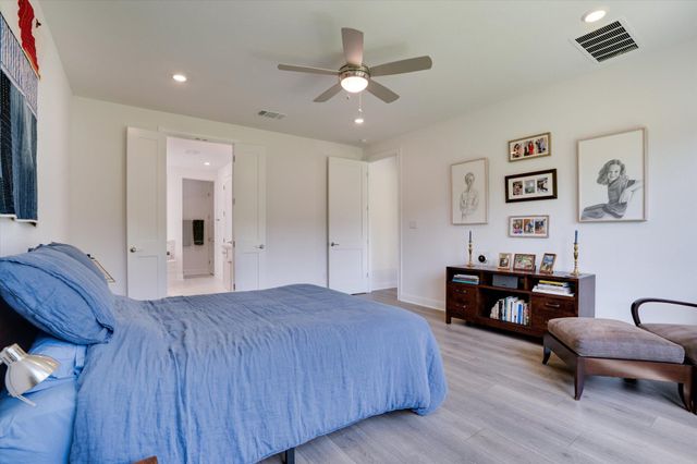 916 Pear Tree LN, Austin, TX 78737