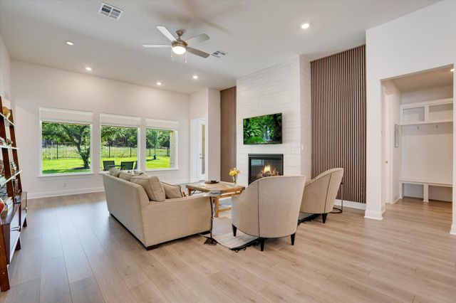 916 Pear Tree LN, Austin, TX 78737