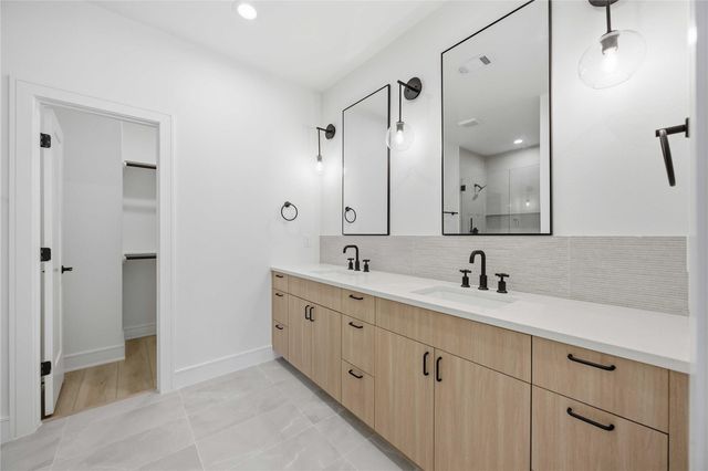 8019 Grandview Street B, Houston, TX 77051