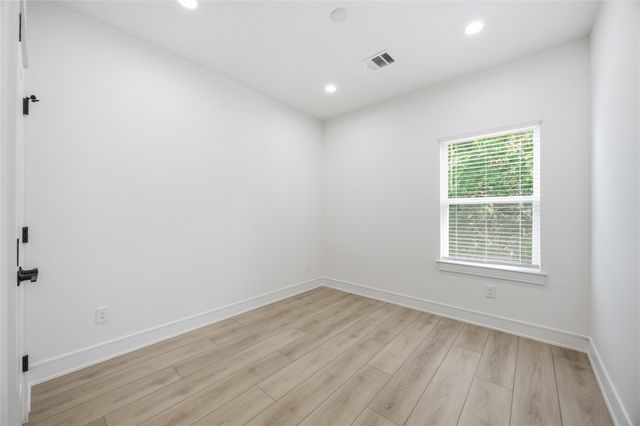 8019 Grandview Street B, Houston, TX 77051