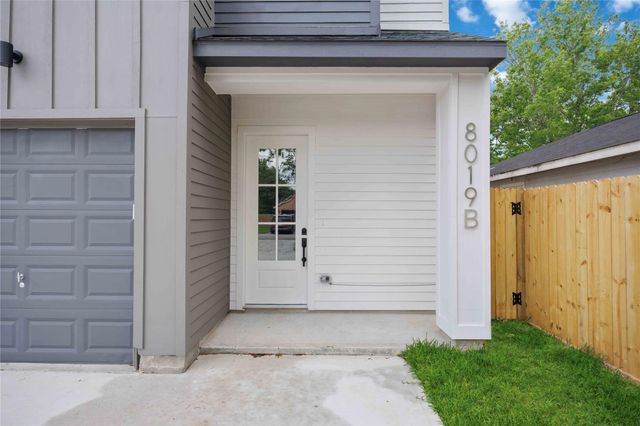 8019 Grandview Street B, Houston, TX 77051