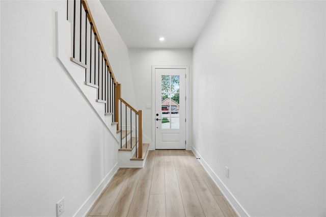 8019 Grandview Street B, Houston, TX 77051
