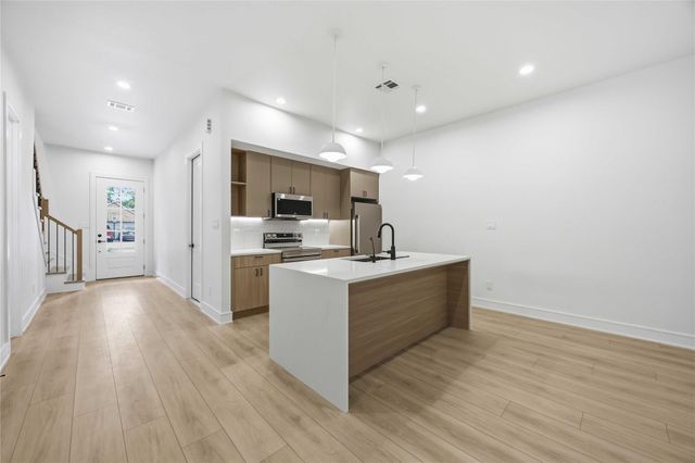 8019 Grandview Street B, Houston, TX 77051