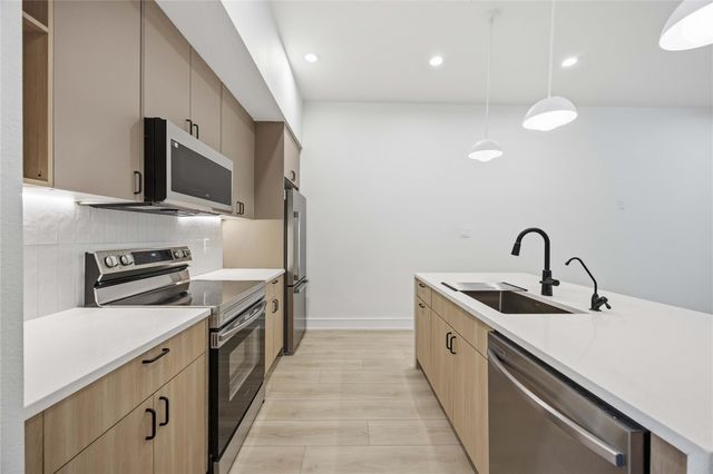 8019 Grandview Street B, Houston, TX 77051