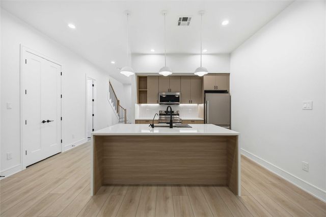 8019 Grandview Street B, Houston, TX 77051