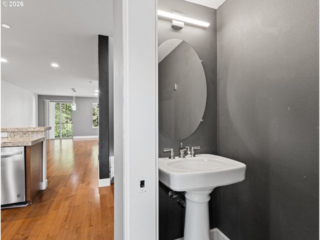 1952 Ne 48TH Way, Hillsboro, OR 97124