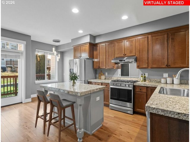 1952 Ne 48TH Way, Hillsboro, OR 97124