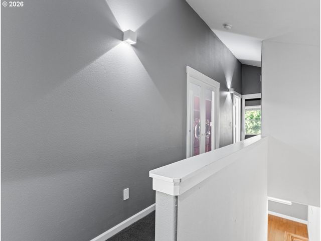 1952 Ne 48TH Way, Hillsboro, OR 97124