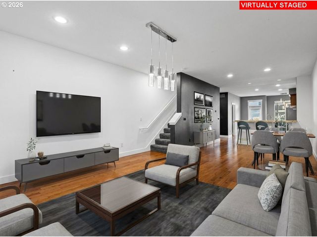 1952 Ne 48TH Way, Hillsboro, OR 97124