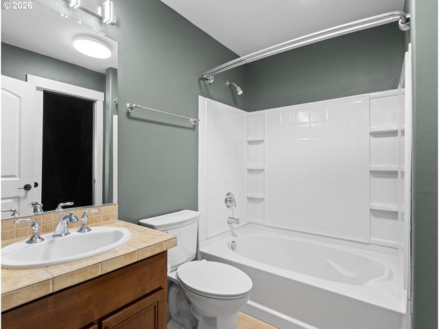 1952 Ne 48TH Way, Hillsboro, OR 97124