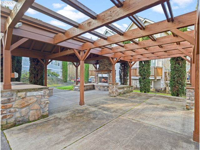 1952 Ne 48TH Way, Hillsboro, OR 97124