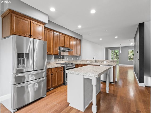 1952 Ne 48TH Way, Hillsboro, OR 97124