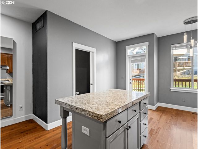 1952 Ne 48TH Way, Hillsboro, OR 97124