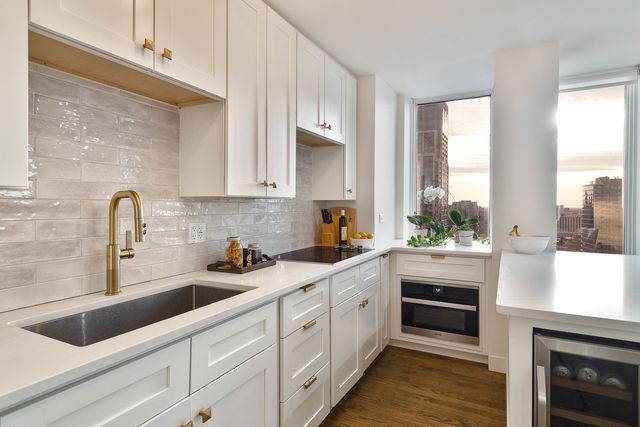 100 E WALTON Street 26H, Chicago, IL 60611