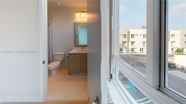 2555 NE 193rd St 2224, Miami, FL 33180