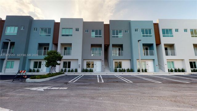 2555 NE 193rd St 2224, Miami, FL 33180