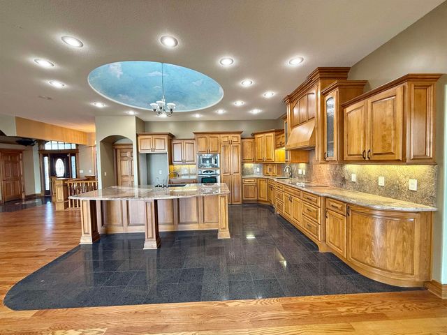 3417 S Sabin ct, Wichita, KS 67215