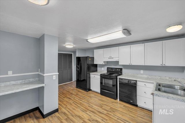 22 N Sunset St, Nampa, ID 83651