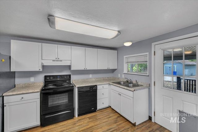 22 N Sunset St, Nampa, ID 83651