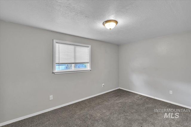 22 N Sunset St, Nampa, ID 83651