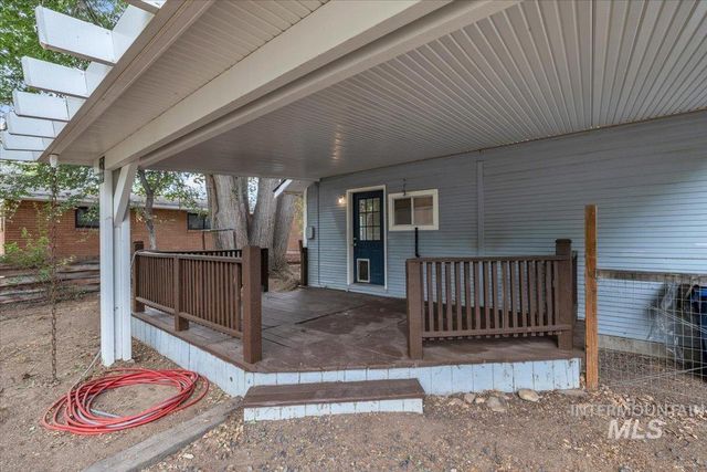 22 N Sunset St, Nampa, ID 83651