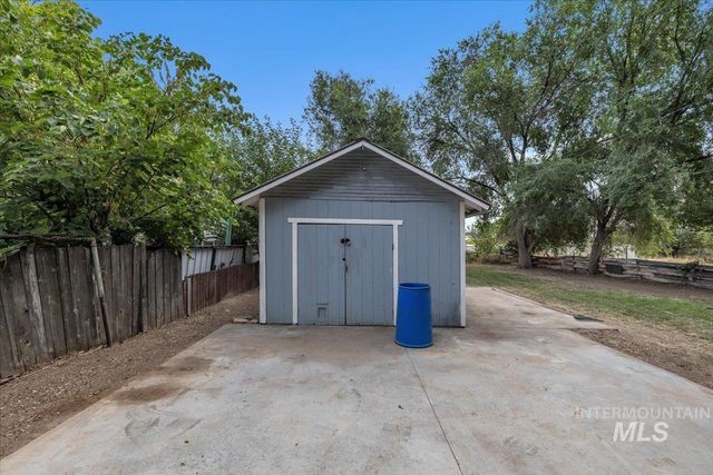 22 N Sunset St, Nampa, ID 83651
