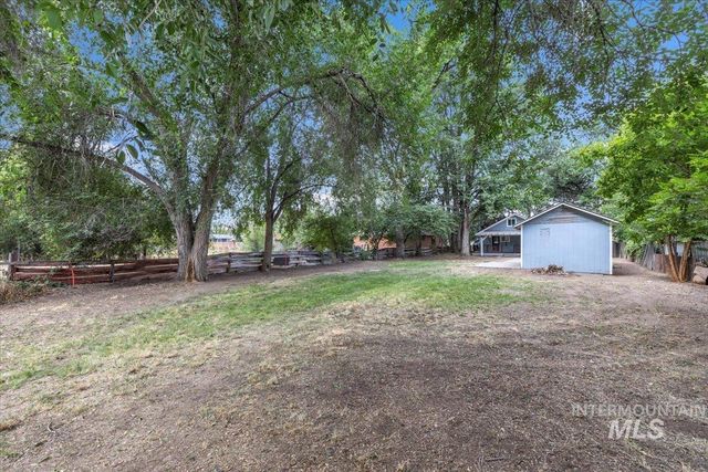 22 N Sunset St, Nampa, ID 83651