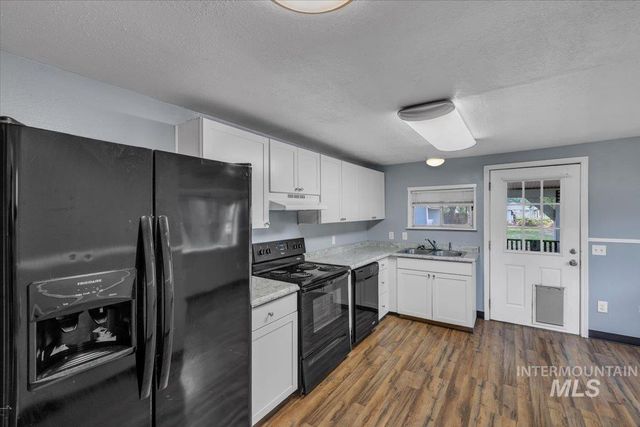 22 N Sunset St, Nampa, ID 83651