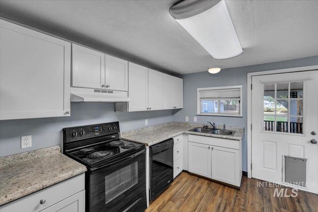 22 N Sunset St, Nampa, ID 83651