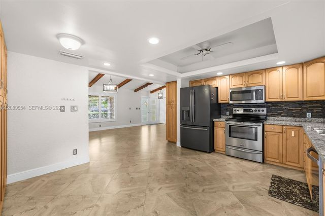 7700 NW 11th Place, Plantation, FL 33322