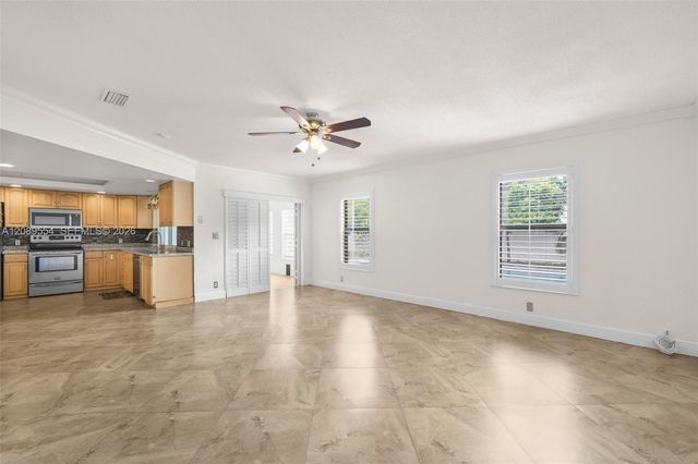 7700 NW 11th Place, Plantation, FL 33322