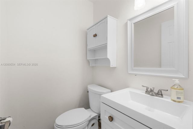 7700 NW 11th Place, Plantation, FL 33322