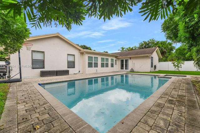 7700 NW 11th Place, Plantation, FL 33322