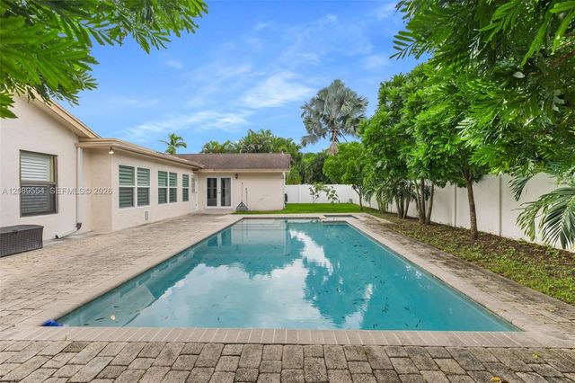 7700 NW 11th Place, Plantation, FL 33322