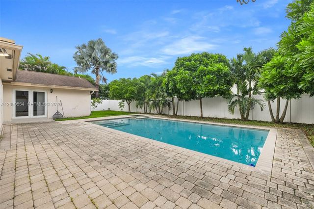 7700 NW 11th Place, Plantation, FL 33322