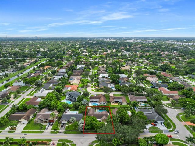 7700 NW 11th Place, Plantation, FL 33322