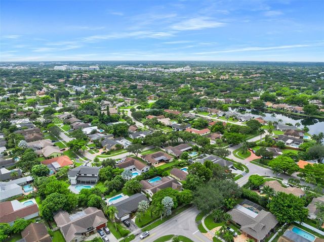 7700 NW 11th Place, Plantation, FL 33322