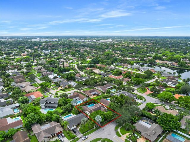 7700 NW 11th Place, Plantation, FL 33322