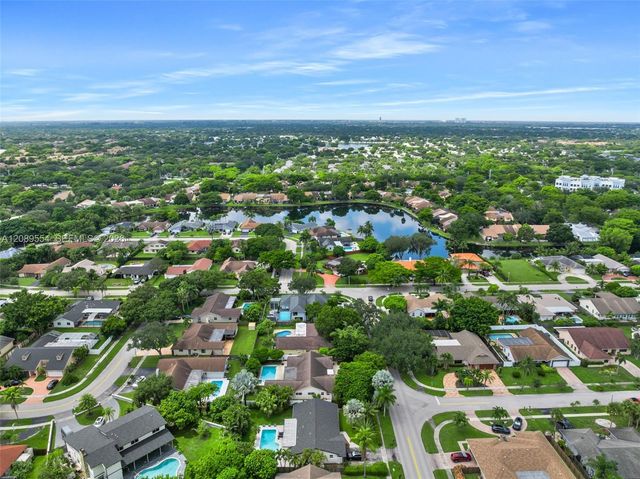 7700 NW 11th Place, Plantation, FL 33322
