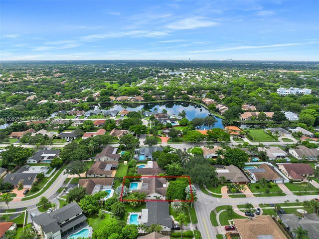 7700 NW 11th Place, Plantation, FL 33322