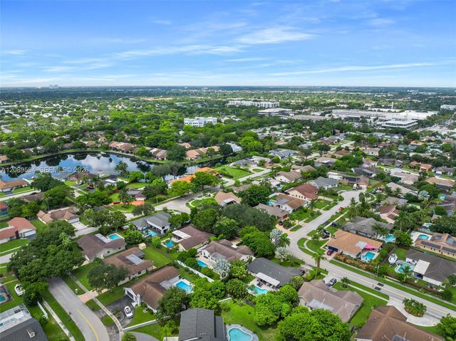 7700 NW 11th Place, Plantation, FL 33322