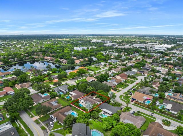 7700 NW 11th Place, Plantation, FL 33322